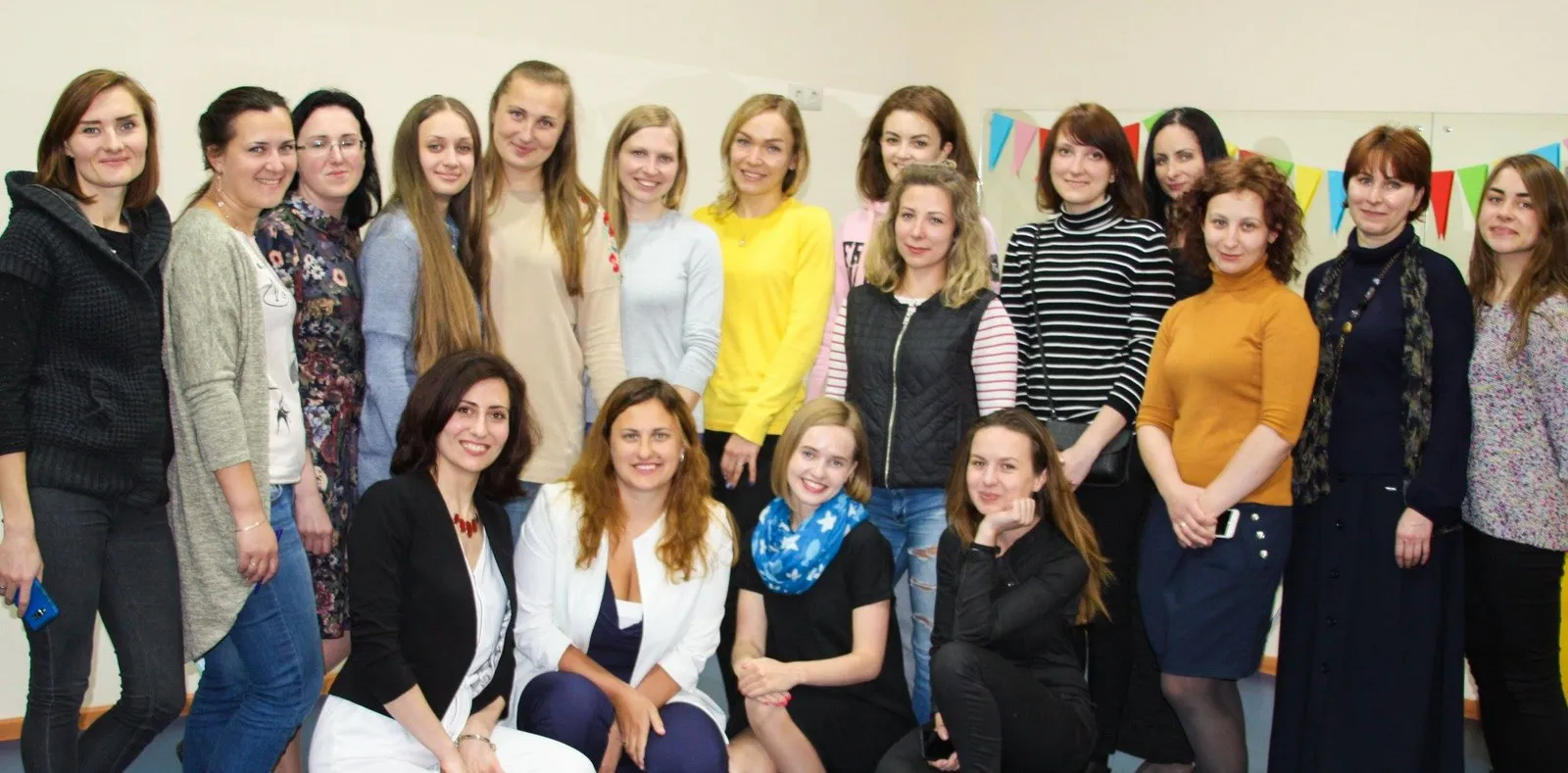 A large group of women founders at a ZAGRAVA gathering